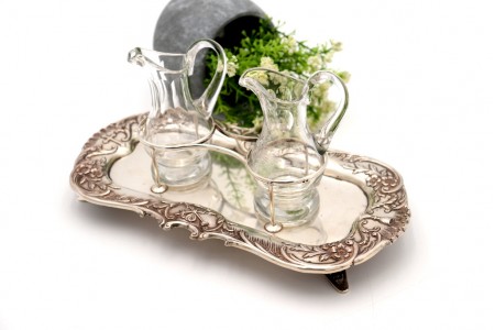 Galhetas de altar em vidro lapidado assente em base elíptica em prata 